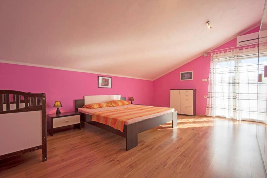Tereza Villa *
